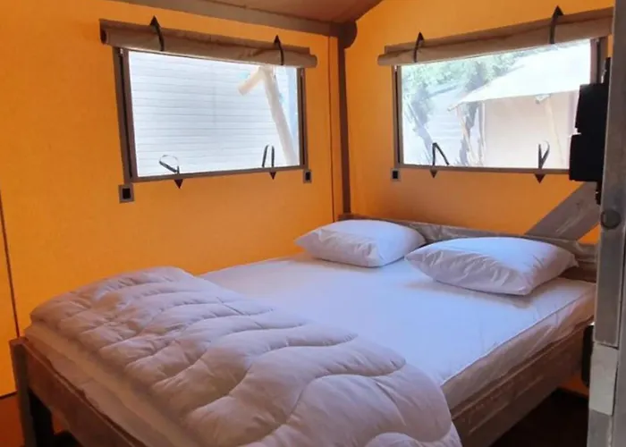 营地 Tente Avec Terrasse Et Jacuzzi, 6 Personnes - Api-1-52-1705