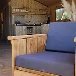 Tente Avec Terrasse Et Jacuzzi, 6 Personnes - Api-1-52-1705 *