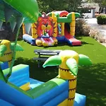 אתר קמפינג Tente Avec Terrasse Et Jacuzzi, 6 Personnes - Api-1-52-1705 *
