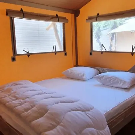 אתר קמפינג Tente Avec Terrasse Et Jacuzzi, 6 Personnes - Api-1-52-1705
