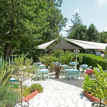 Tente Avec Terrasse Et Jacuzzi, 6 Personnes - Api-1-52-1705